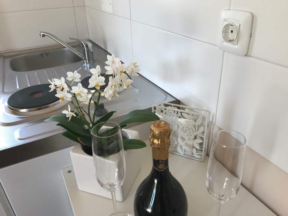 Linden Garden Apartment Postojna Eksteriør billede
