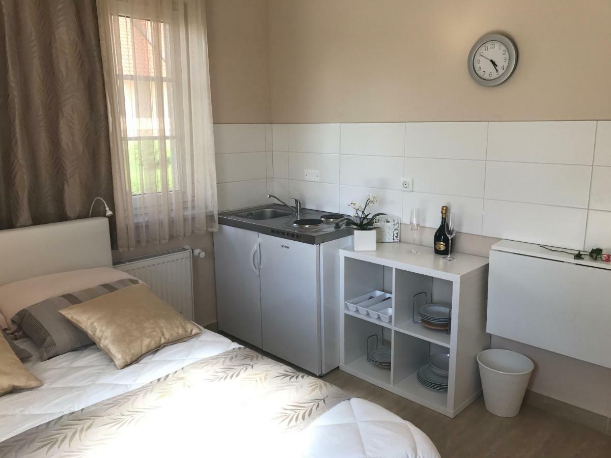 Linden Garden Apartment Postojna Eksteriør billede